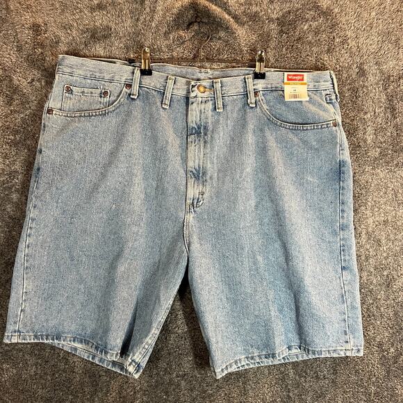 Wrangler Jean Shorts Mens 44 Light Wash Relaxed Fit 10" Inseam Casual Western - Picture 1 of 8